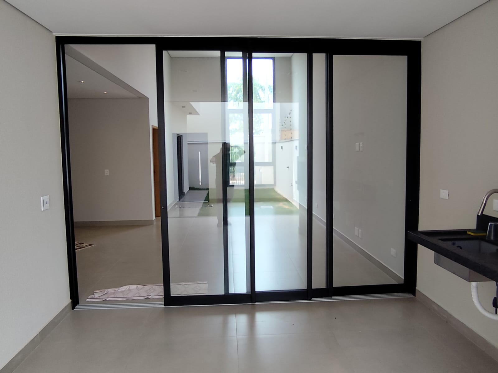 foto do anúncio Casa à venda no Jardim Chamonix, região Leste de Londrina/PR. Residência nova com 161m² de construção em terreno de 250m², pronta para morar!